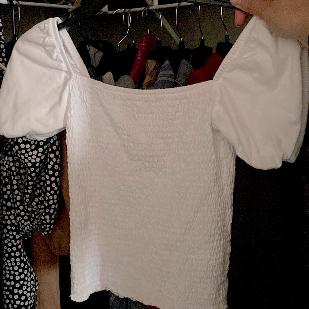 White crop top with fluffy sleeves